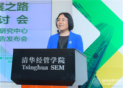 0627-经管学院副院长钱小军教授主持研讨会并致欢迎辞（摄影：司宏峰）_meitu_1.jpg